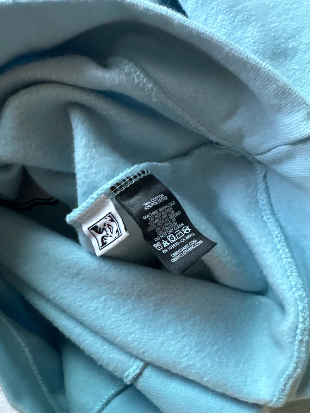 Obey Sky Blue Crewneck Sweater with Cherub Angels Kiss size M - Picture 8 of 8
